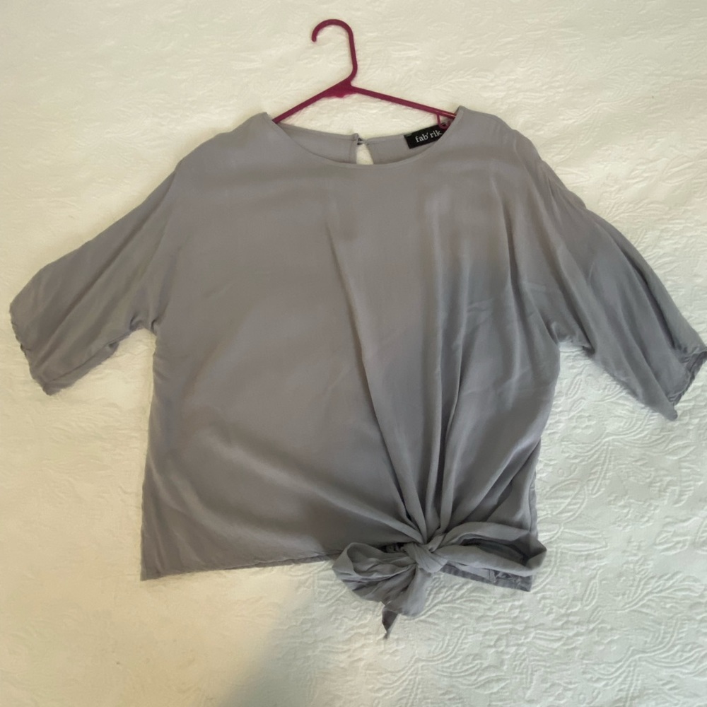 Gray fabrik short sleeve blouse with tie at the bottom and small opening on back